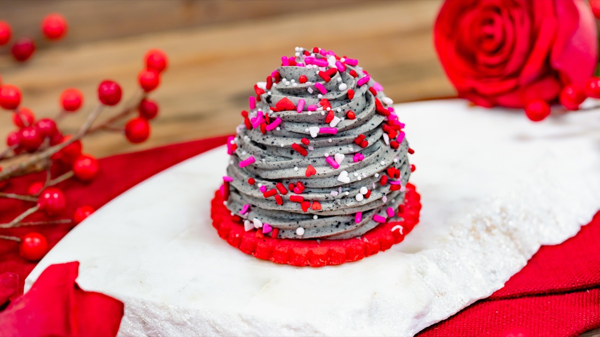 Cookies and Cream Valentine's Dessert