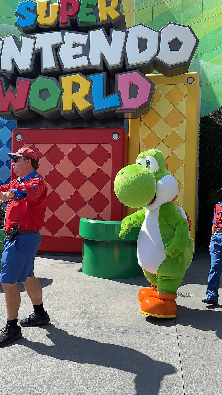 Yoshi next to a warp pipe at Super Nintendo World