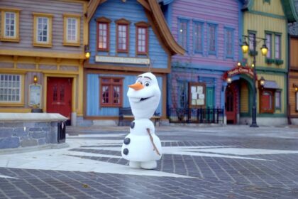 Disney free-roaming robotic Olaf character at World of Frozen Disneyland Paris