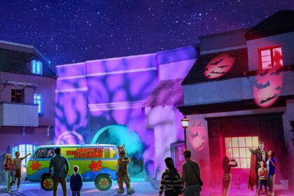Scooby-Doo and Dracula greet guests at Universal Fan Fest Nights 2026