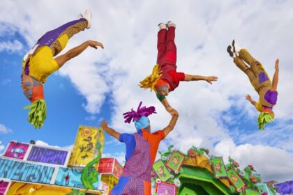 Performers from Alice and the Queen of Hearts Back to Wonderland at Disneyland Paris