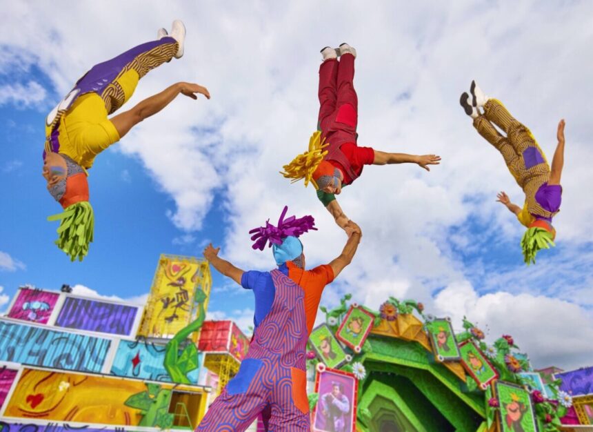 Performers from Alice and the Queen of Hearts Back to Wonderland at Disneyland Paris