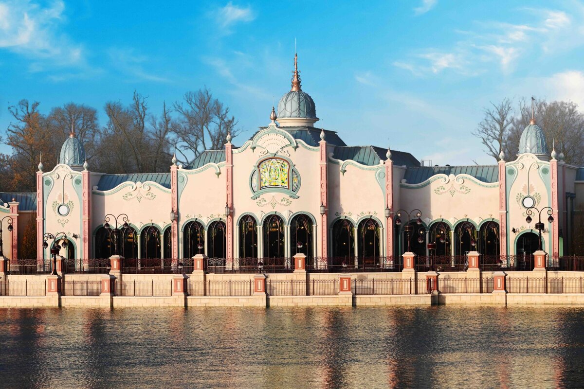 Art Nouveau waterfront pavilion at Adventure Way in Disney Adventure World