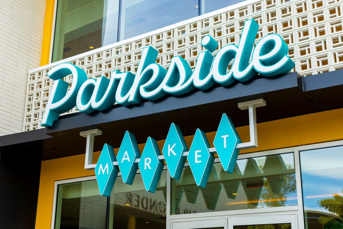 Parkside Market sign at Downtown Disney District