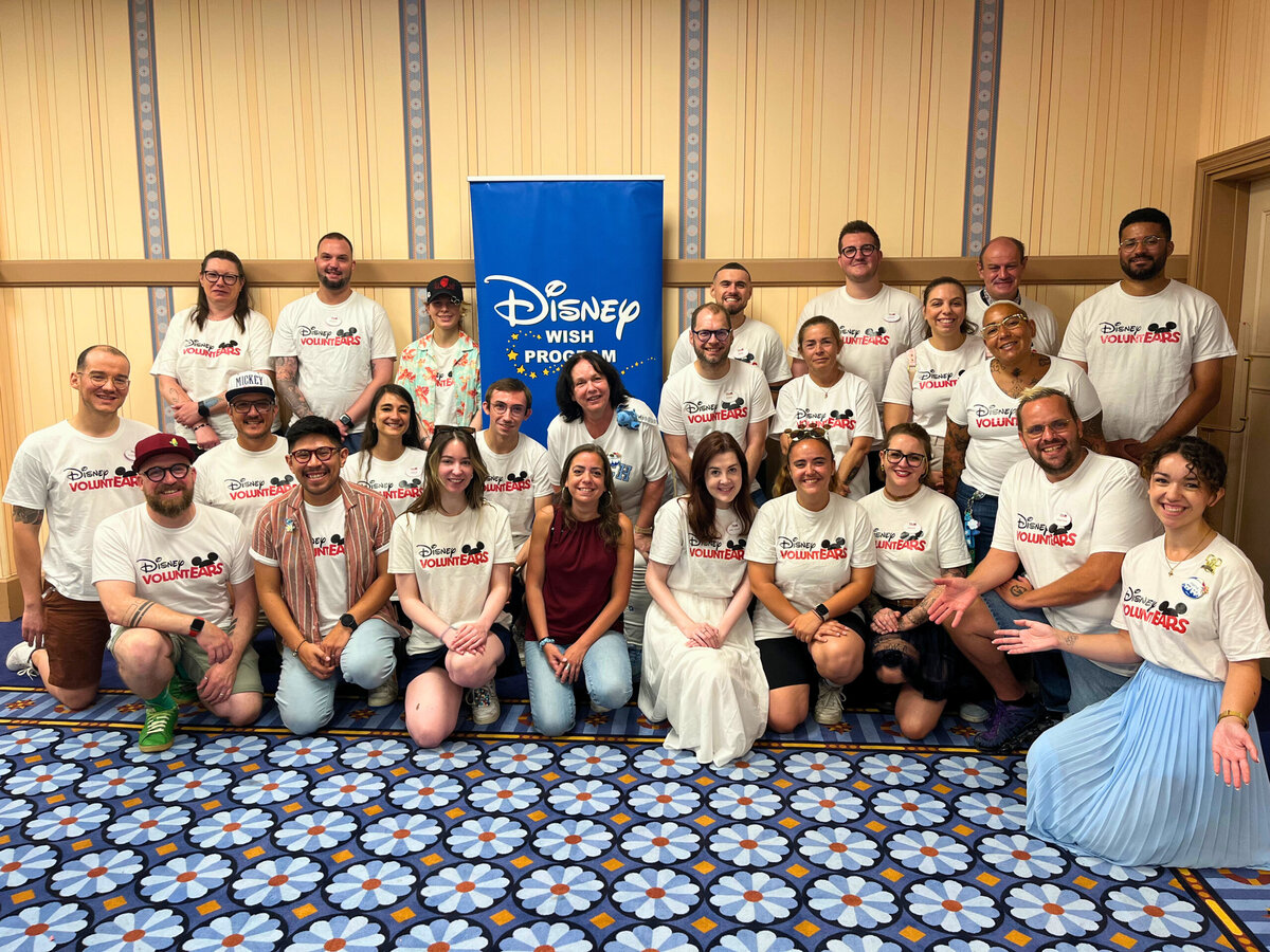 Anne-Lise met with Disney VoluntEARS during her 2026 return to Disneyland Paris.