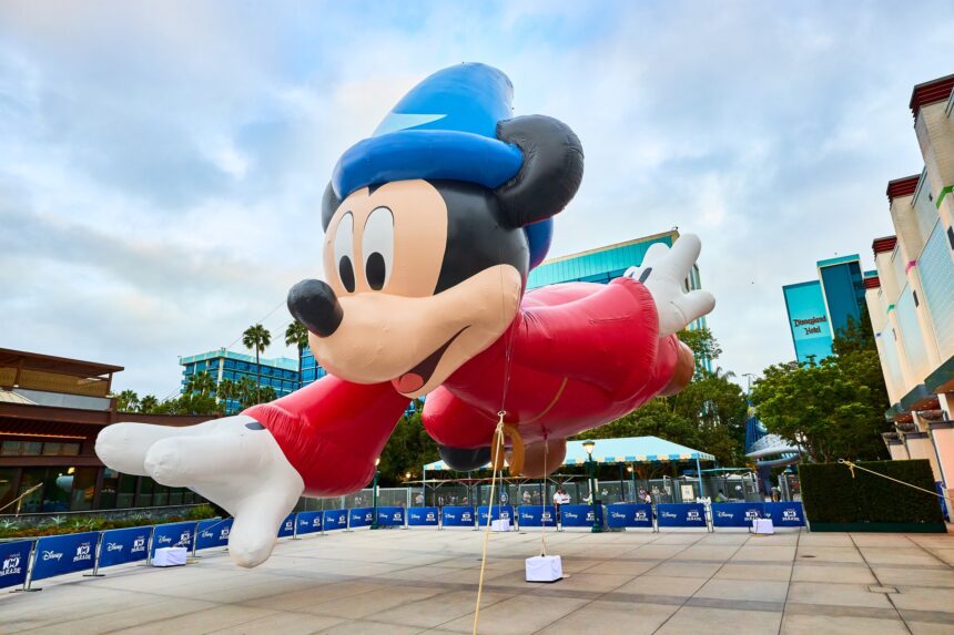 Sorcerer Mickey Balloon Set for Macy’s 2026 Parade