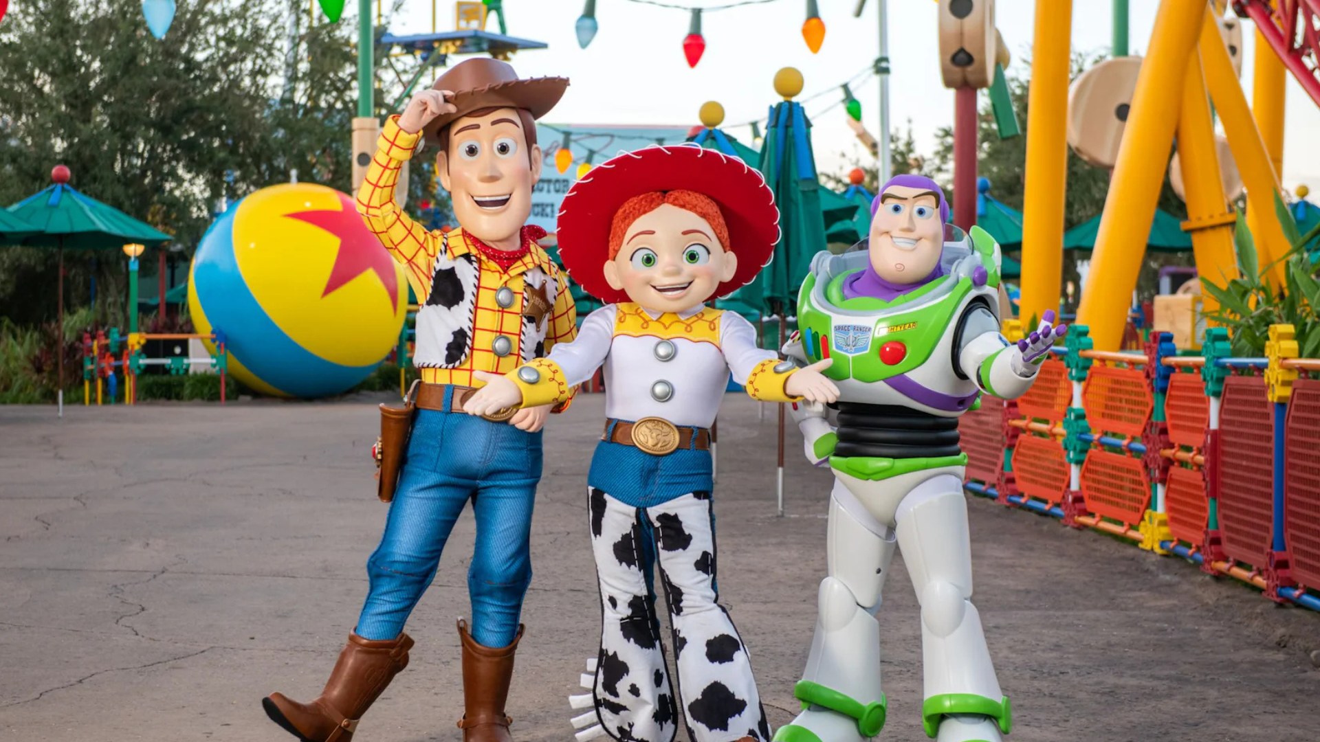 Official source photo for Alien Swirling Saucers Lilypad's Jams, Hollywood Studios